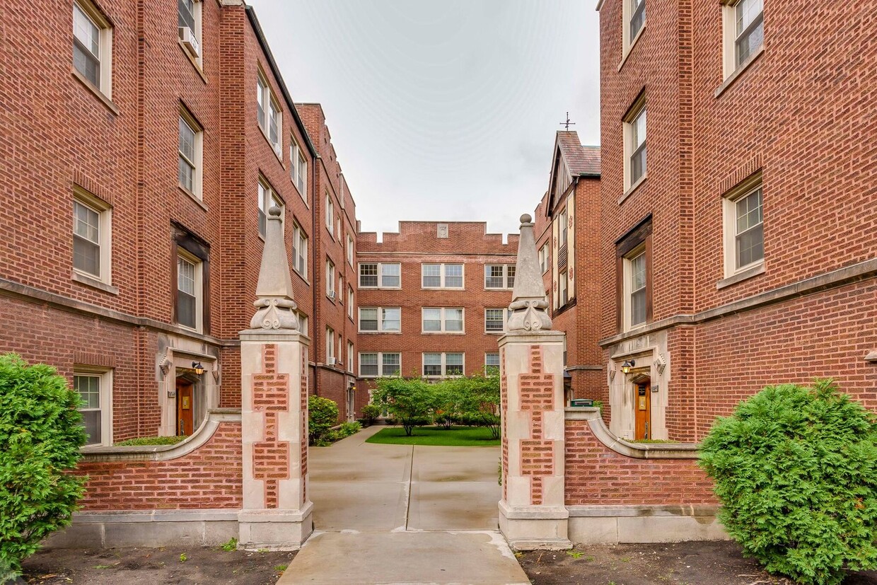 836 Washington Blvd Unit 2E, Oak Park, IL 60302 Room for Rent in Oak