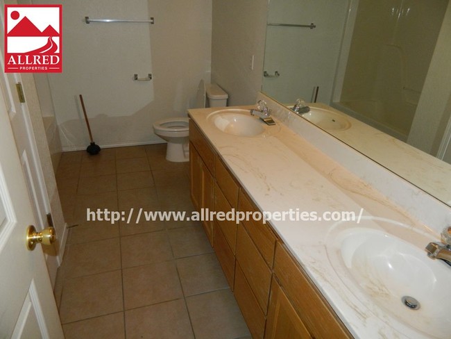 Building Photo - Excellent Condition