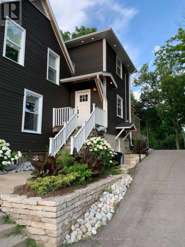 Photo du bâtiment - 426 Wilson St E