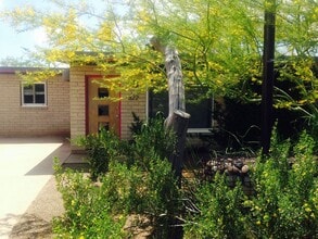 Building Photo - 322 S Terry Cir