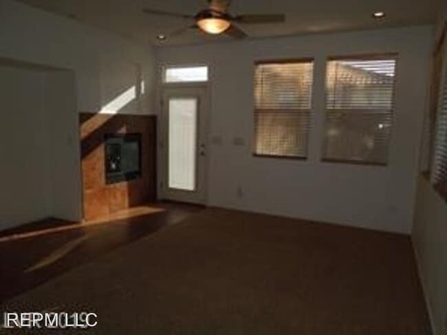 Building Photo - 4 br, 2.5 bath House - 9012 Rendon