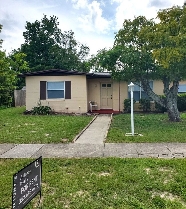 Building Photo - 6298 Holiday Dr
