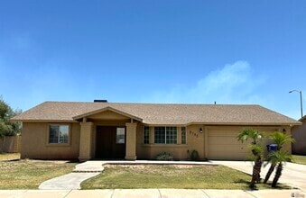 Building Photo - 2723 S 31st Dr