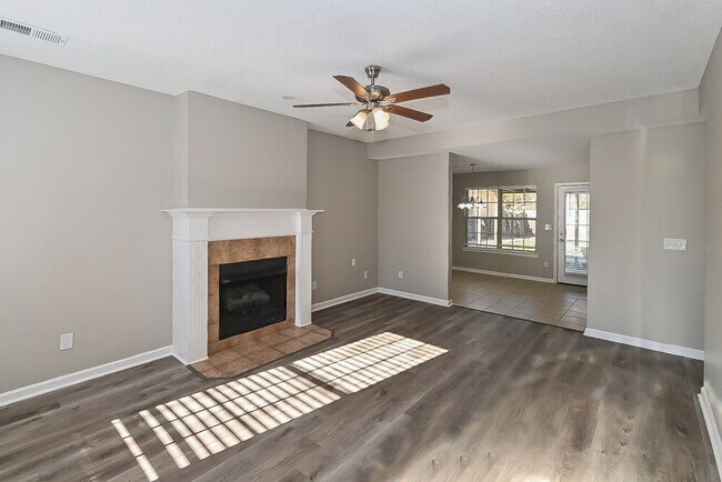 Foto del edificio - 9727 Pigeon Roost Park Cir