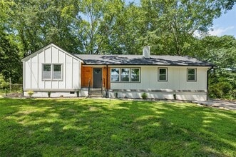 Building Photo - 1635 Pontiac Pl SE