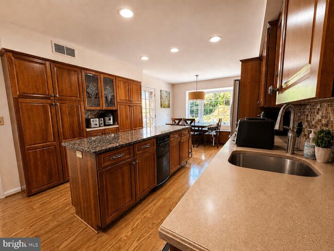 Building Photo - 7327 Yates Ct