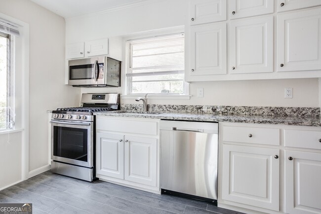 Building Photo - 1655 Ridgewood Dr NE