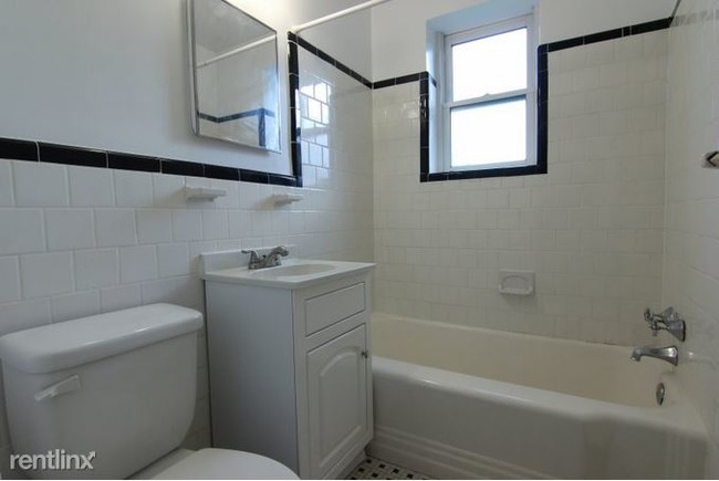 Building Photo - 317 12th St NE