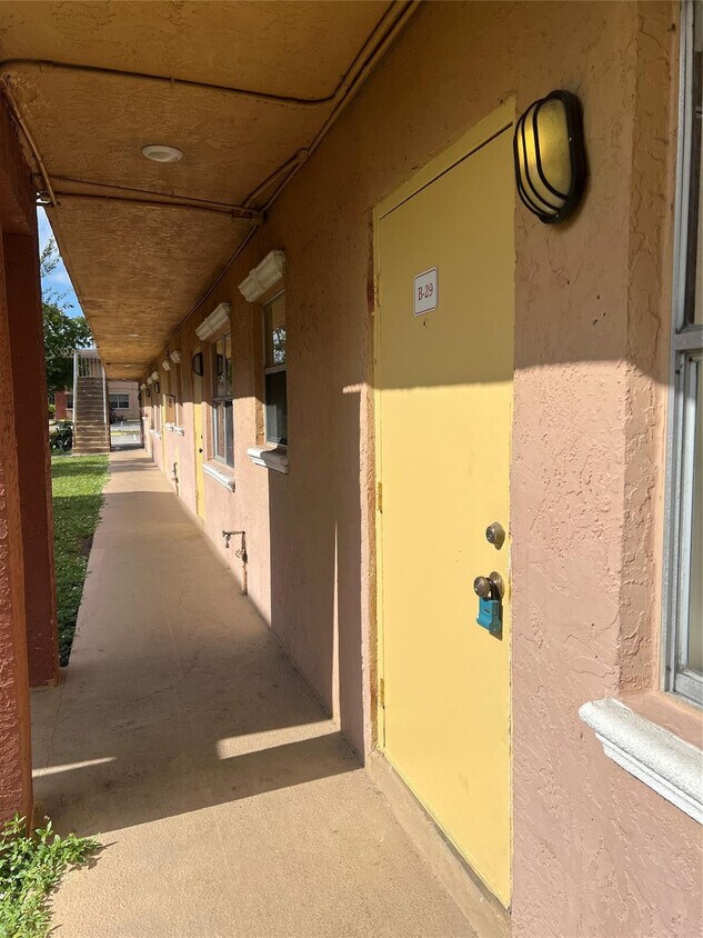 Foto del edificio - 101 NE 41st St