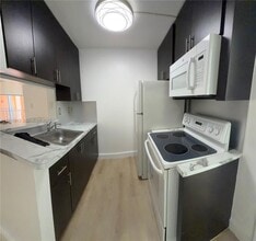Building Photo - 7155 Miami Lakes Dr