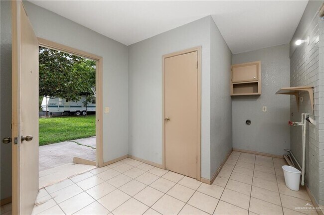 Building Photo - 8816 N Ware Rd