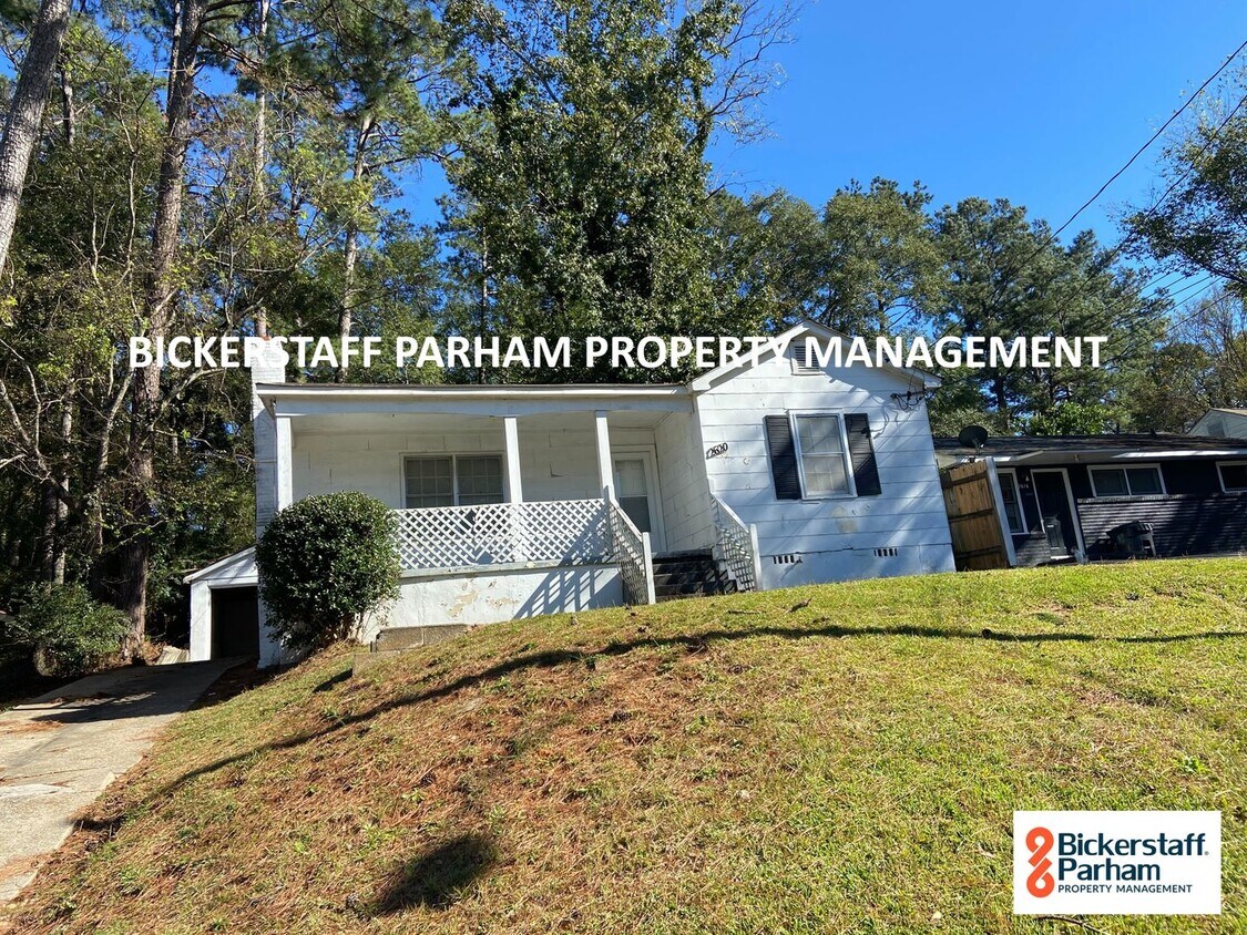 Primary Photo - Located Near Macon Road! Available Novembe...
