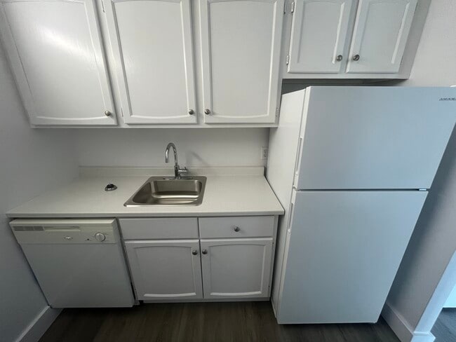 Photo du bâtiment - WELCOME TO THE SEACOAST TOWER - ONE BEDROOM APARTMENT AVAILABLE