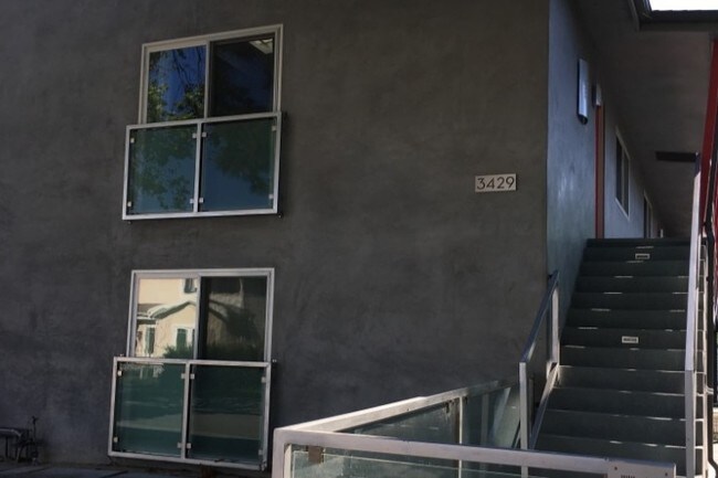 Foto del edificio - 3429 Caroline Ave