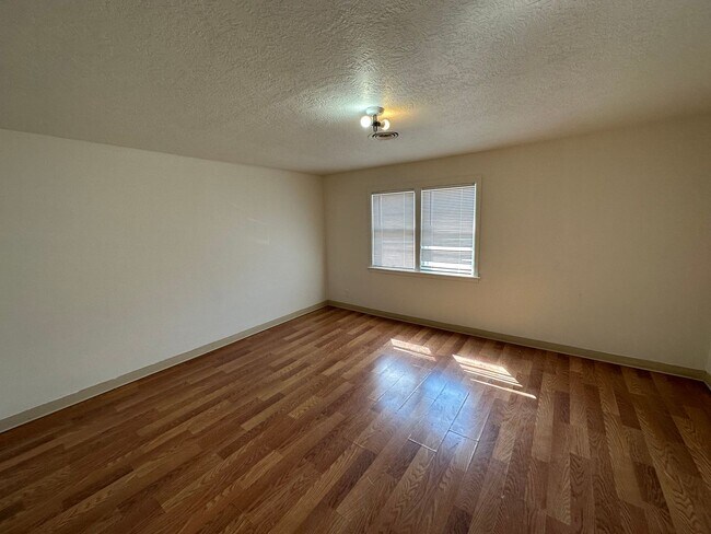 Foto del edificio - $1100 - 2 Bedroom 1 Bathroom Townhome