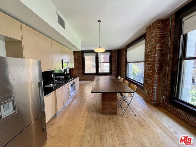 Foto del edificio - 460 S Spring St