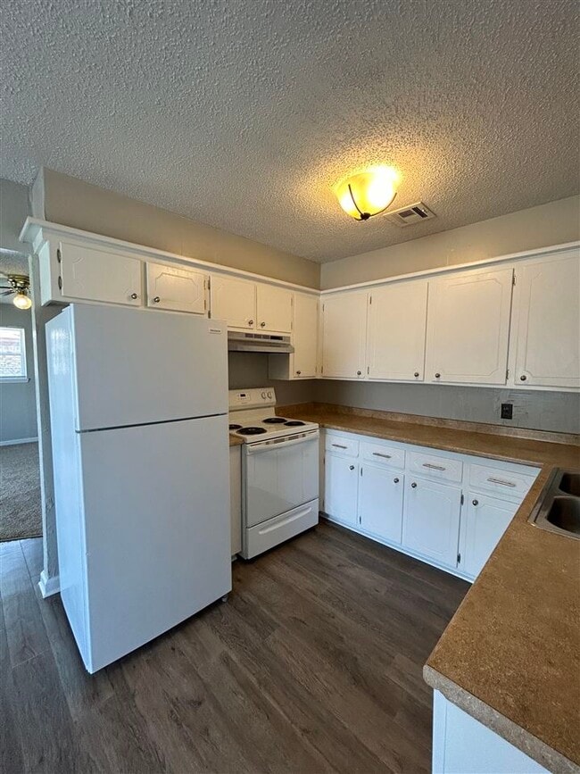 Building Photo - 6428 NW Arrowhead Dr