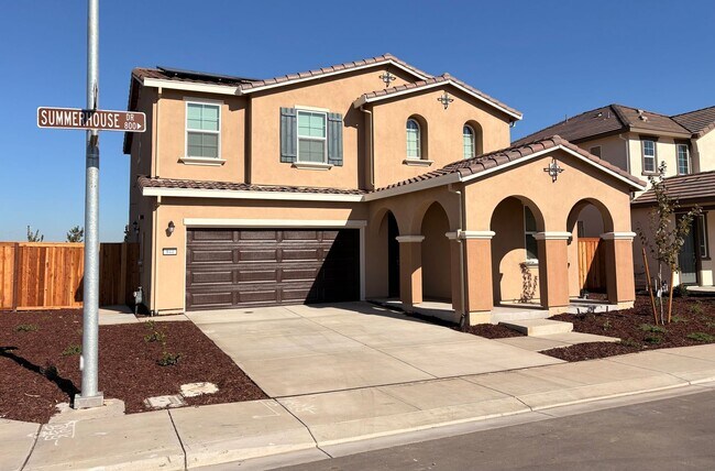 Foto del edificio - 2 WEEKS FREE RENT November Special - Beautiful 2 Story Home Ready To Be Home!