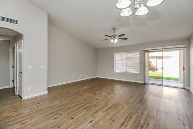 Building Photo - 1730 W San Remo St
