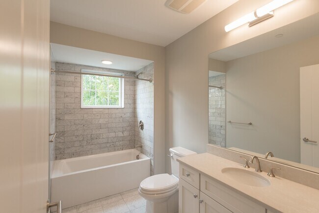 Foto del edificio - 57 Savin Hill Ave