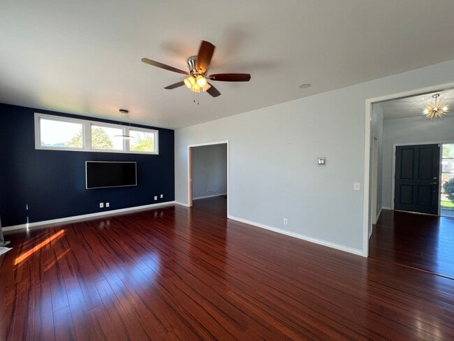 Building Photo - 1592 Kingston Way