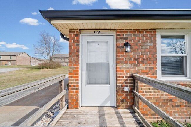 Building Photo - 135 Tandy Dr