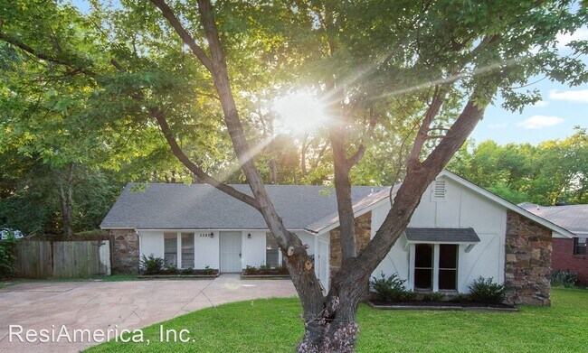 Foto del edificio - 3 br, 2 bath House - 3387 Hallshire Drive