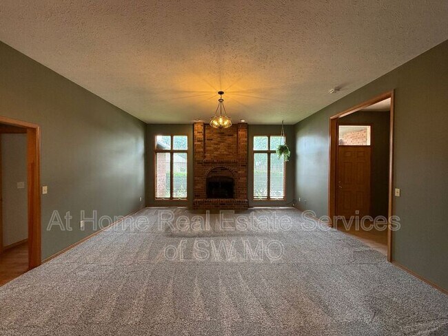 Building Photo - 2164 E Inman St