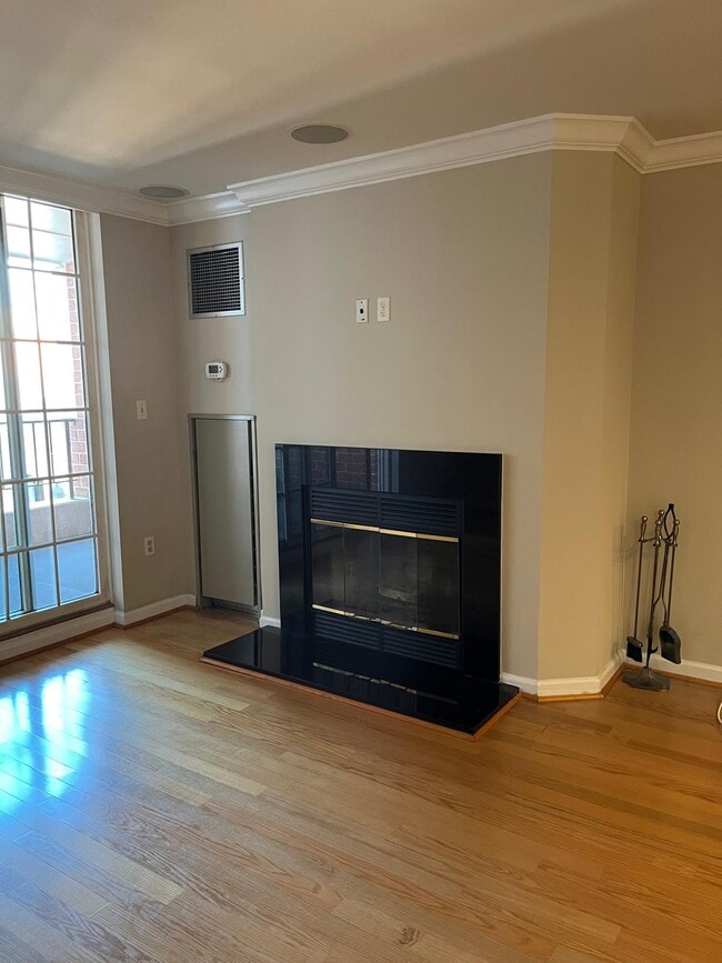 Building Photo - 1230 23rd St NW