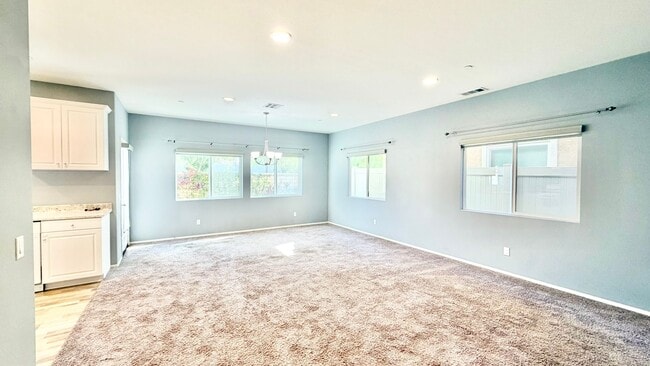 Foto del edificio - Lovely Two-Story Home on Corner Lot within...