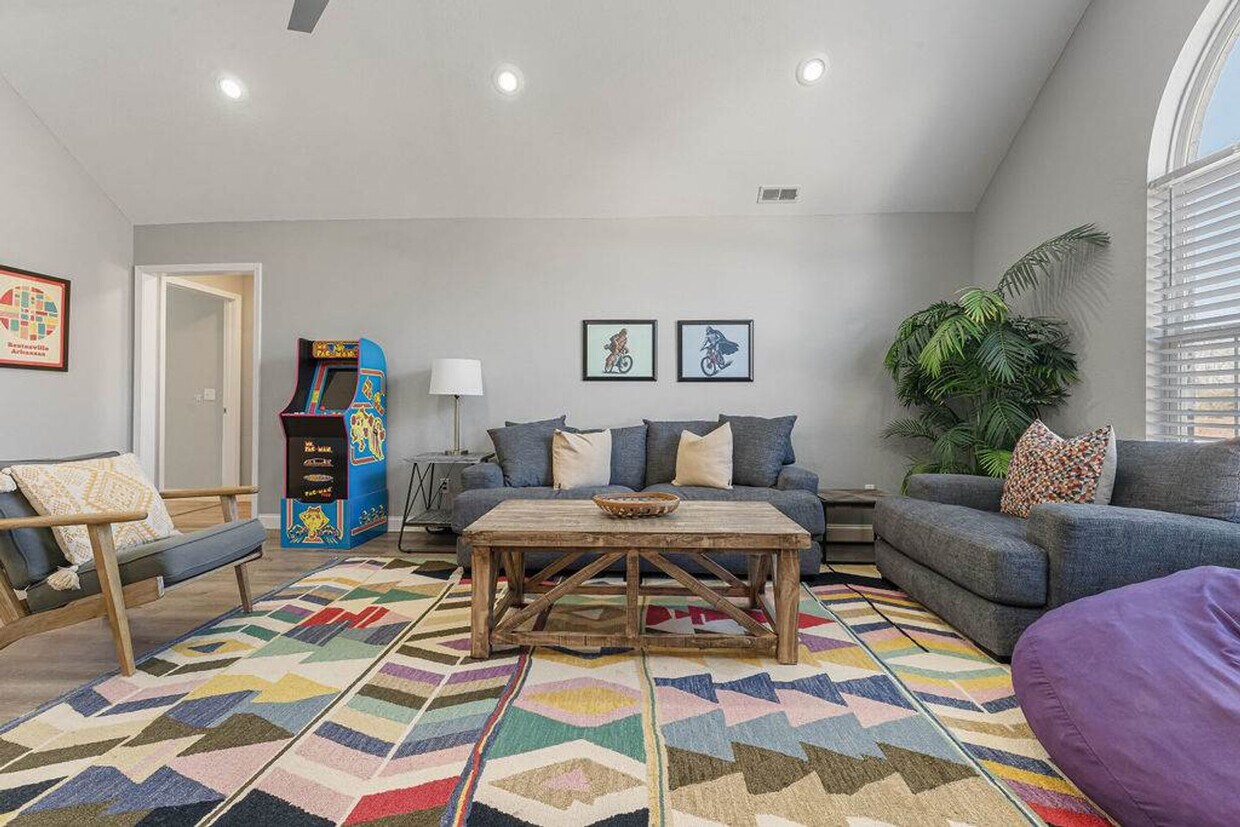 Foto principal - 403 Willington Ln