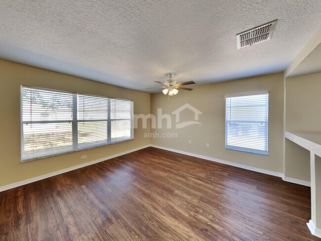 Foto del edificio - 1612 Redfin Dr