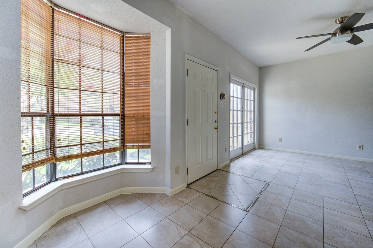 Building Photo - 2121 El Paseo St