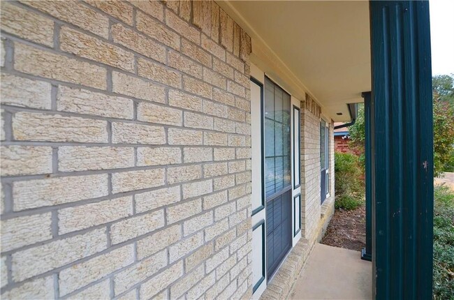 Building Photo - 3309 Willowglen Dr