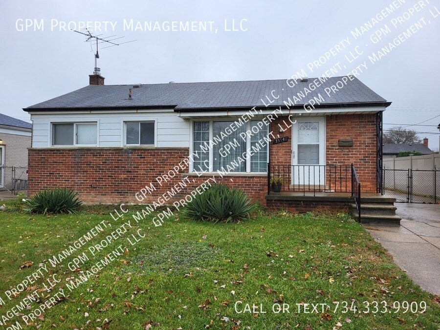 Primary Photo - Garden City home for rent!