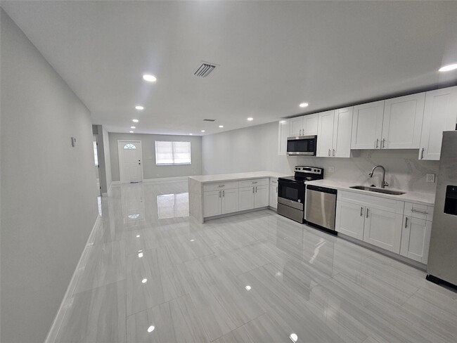 Building Photo - 4072 SW 51st St