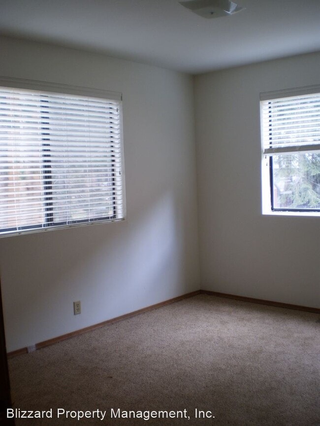Building Photo - 169 Lupin St