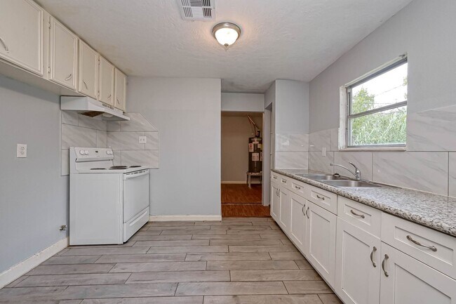 Foto del edificio - Now Available – Spacious 4-Bedroom Home in Houston!
