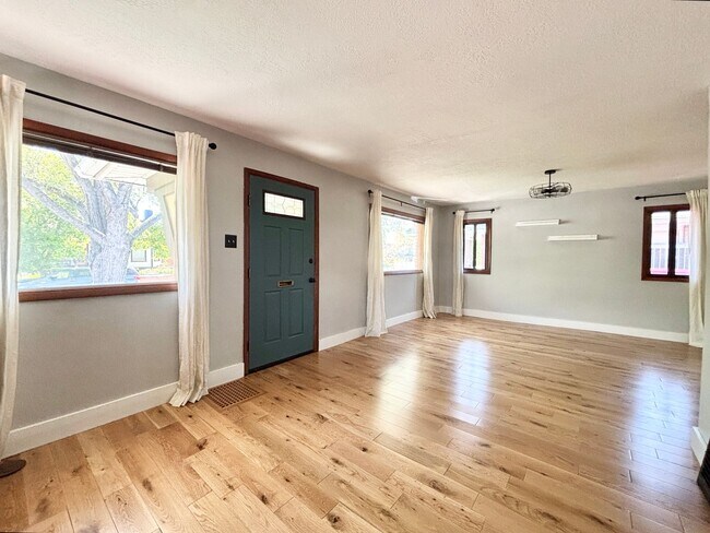 Foto del edificio - 631 Downington Ave S