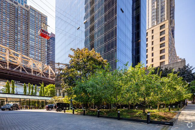 Foto del edificio - One Sutton Place North