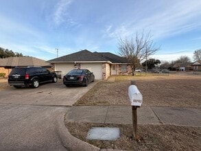 Building Photo - 5415-5415 Brookhollow Dr
