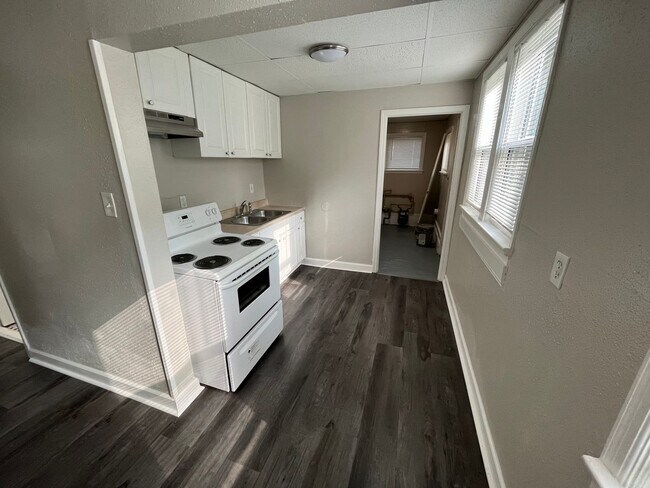 Building Photo - Renovated Three Bedroom One Bath Coming Av...