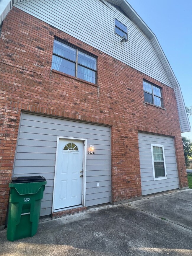 Building Photo - 202 Canal Ln