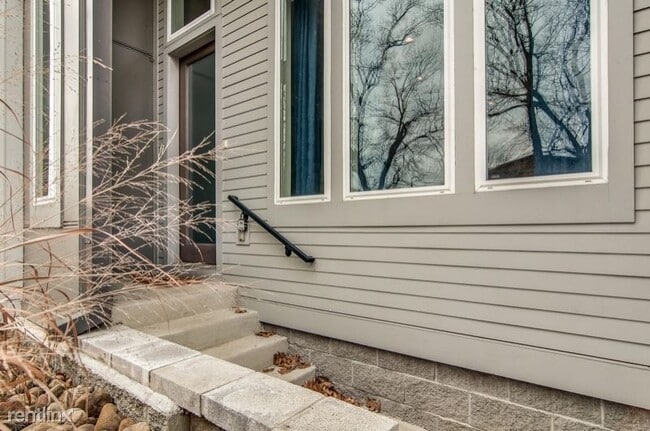 Building Photo - 4 br, 3 bath Townhome - 405 Avoca St 3 Unit 3