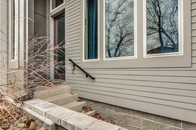 Foto del edificio - 4 br, 3 bath Townhome - 405 Avoca St 3 Unit 3
