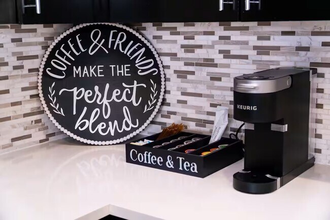 Building Photo - 2105 Engelmohr St