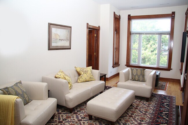 Foto del edificio - 857 W Newport Ave