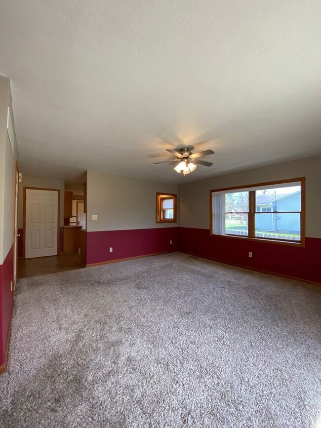 Building Photo - 4 Bedroom Single Family Home in Goshen