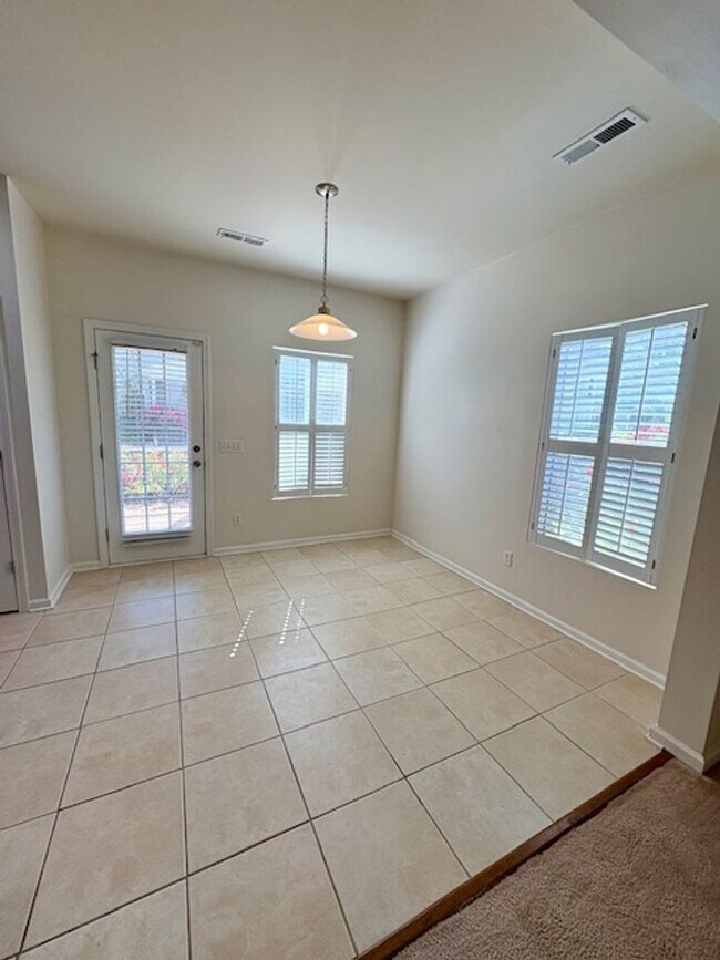Foto del edificio - Spacious Carolina Bay Townhouse
