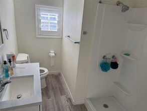Building Photo - 8 Bayvilla Dr
